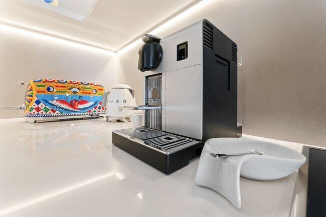 Building Photo - 19143 Fisher Island Dr