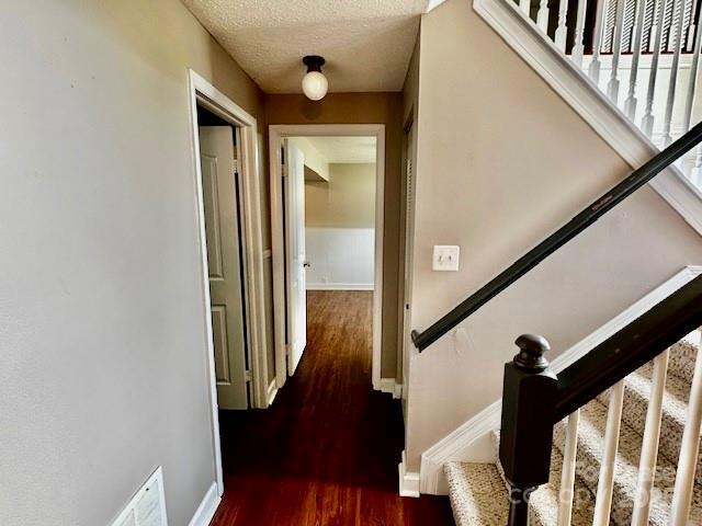 Building Photo - 7230 Shadowlake Dr
