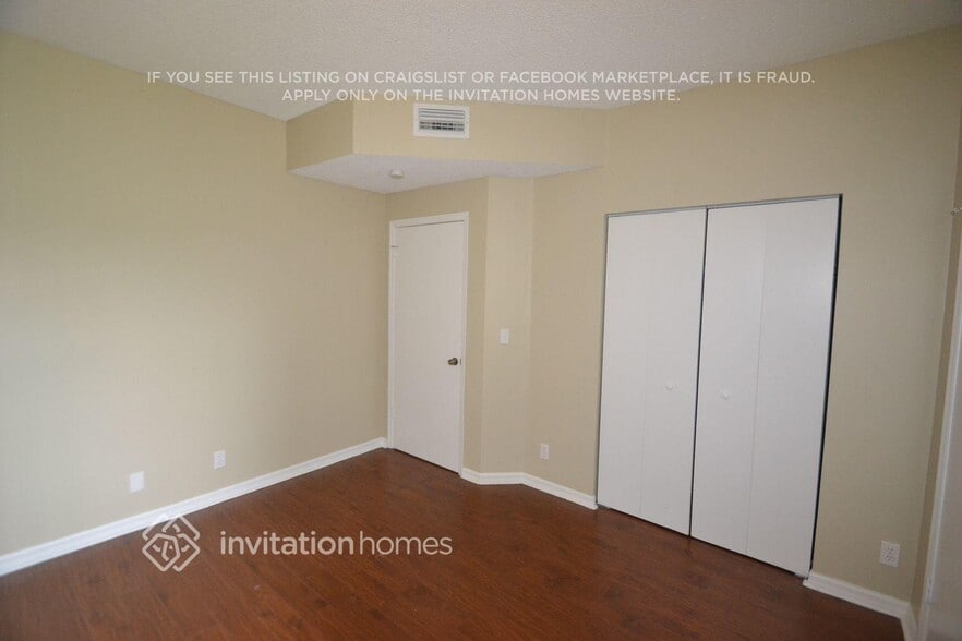 Building Photo - 1136 Sorrento Dr