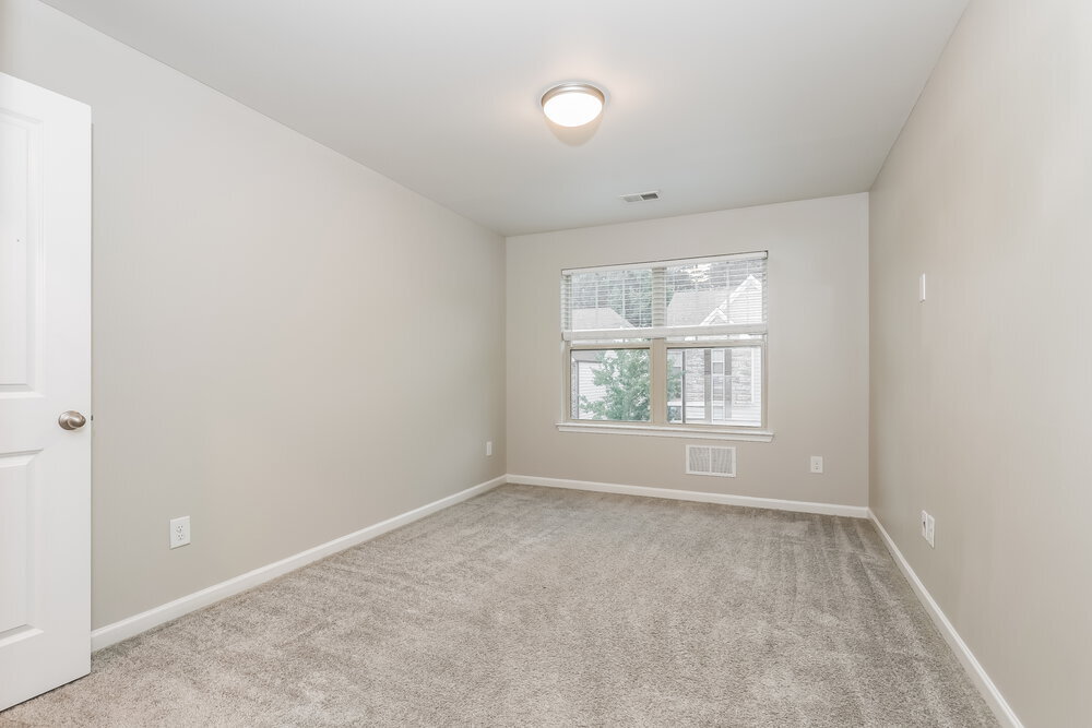 Building Photo - 3949 Lake Manor Way