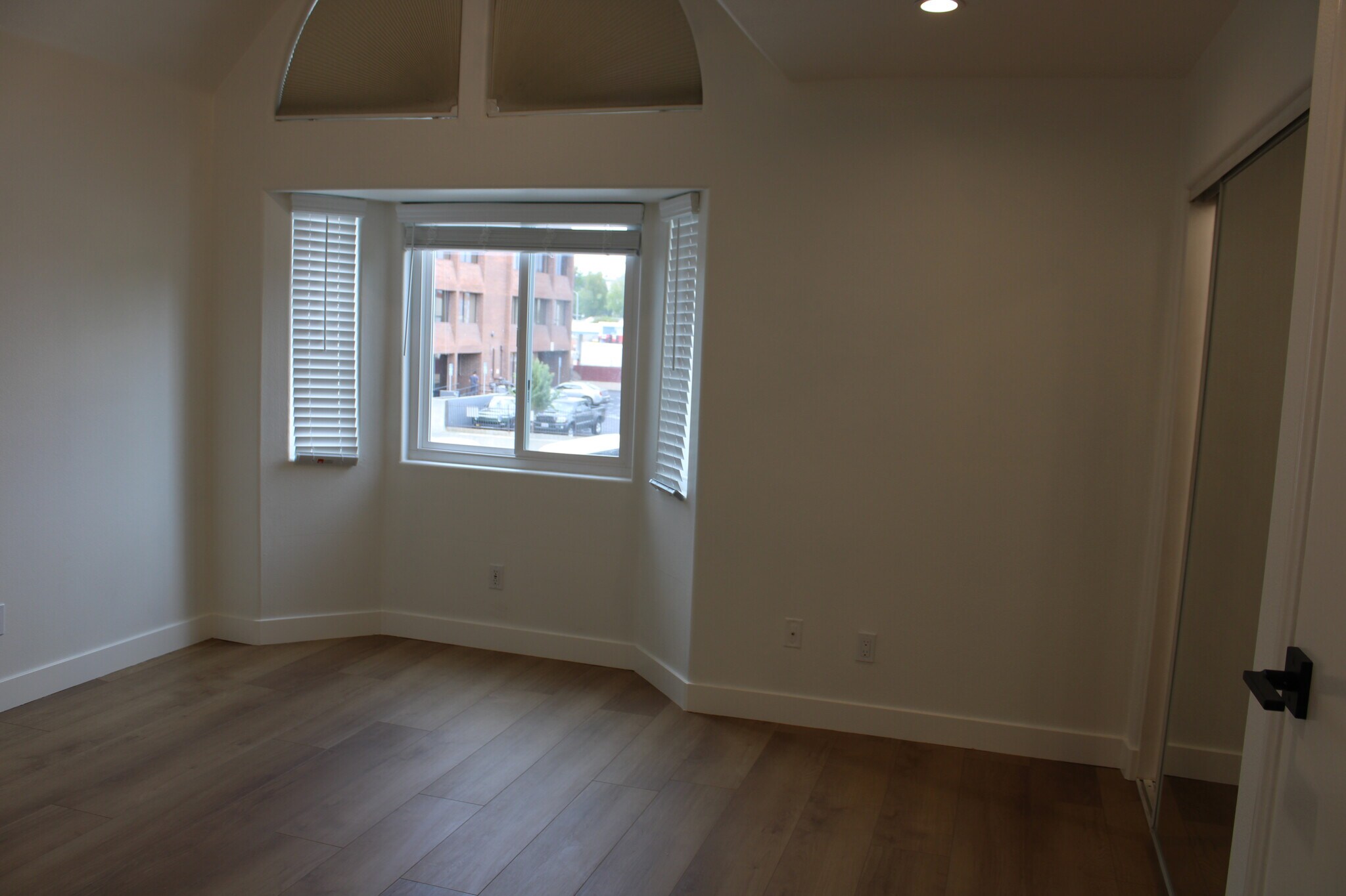 Building Photo - 5145 Yarmouth Ave