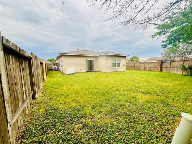 Building Photo - 15042 Silhouette Ridge Dr
