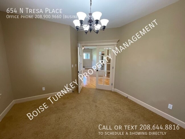 Building Photo - 654 N Tresa Pl