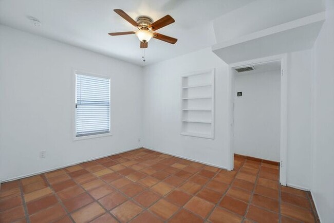 Building Photo - Charming home located in a highly convenient central Phoenix area