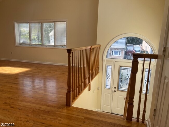 Building Photo - 346 River Dr