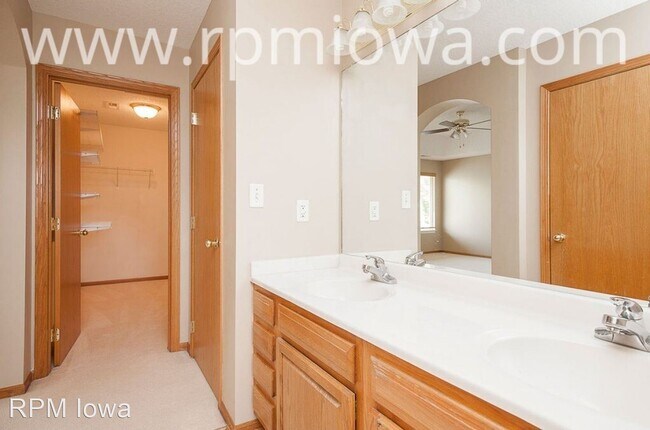 Building Photo - 4 br, 2.5 bath House - 6400 Stanmore Court