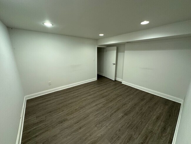 Building Photo - Neil Ave 2211-2213 TNR