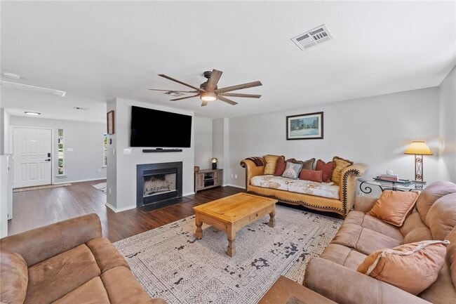 Building Photo - A Gem in Georgetown MOVE IN SPECIAL $1000.00 Deposit With Approved Credit