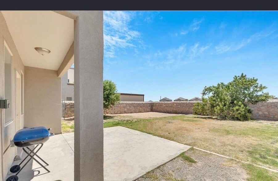 Building Photo - 3800 Loma Caldera