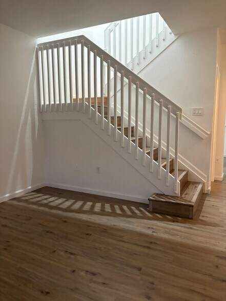 Building Photo - 2615 SE 14th Ave