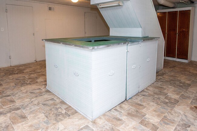 Building Photo - WESTWOOD - Freshly Updated & Move-In Ready! 4 bed 2.5 bath home