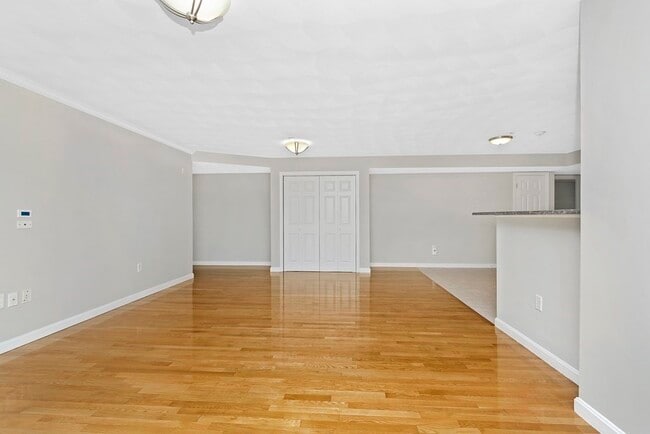 Building Photo - 260 Main St