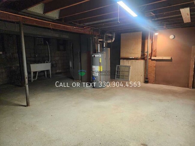 Building Photo - 2557 Edwin Ave