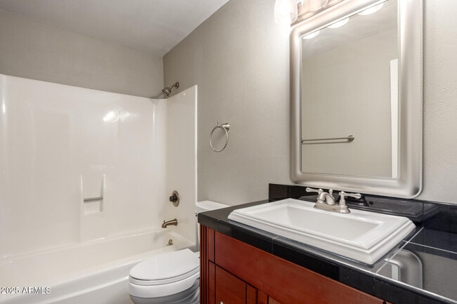 Building Photo - 3912 S Elm St