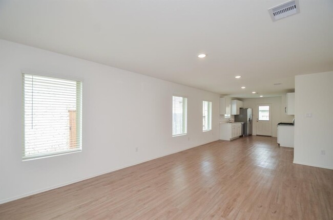 Building Photo - 4127 Saltillo Lakes Dr