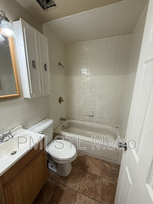 Building Photo - 10816 Spring Garden Dr