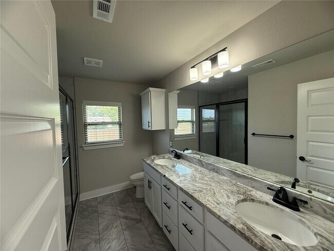 Building Photo - 220 Palm St