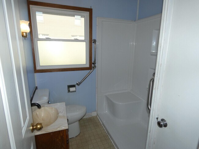 Building Photo - 326 N Monroe St