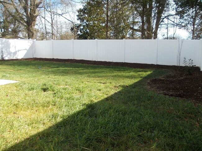 Building Photo - 2528 Walnut Forest Dr
