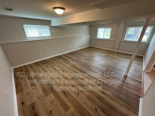 Building Photo - 5012 Powell Ave
