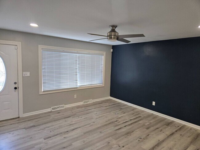 Building Photo - Charming 5-Bedroom Property in Prime Location