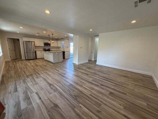 Building Photo - 2620 Keats Pl