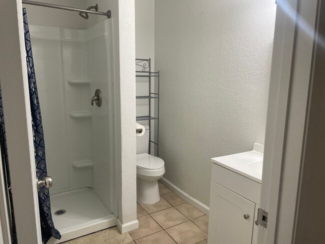 Building Photo - **** MOVE IN SPECIAL-FREE FIRST MONTH RENT...