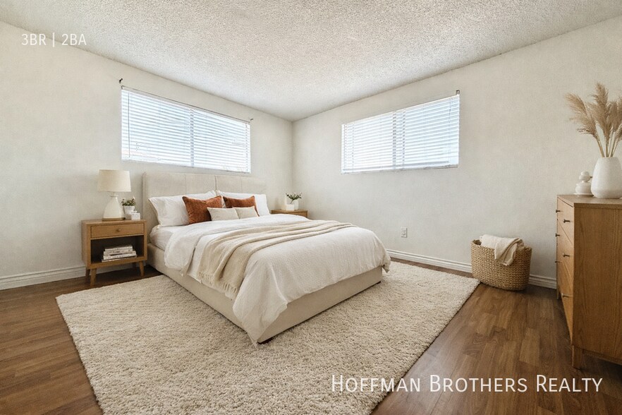 Building Photo - 316 E Hyde Park Blvd