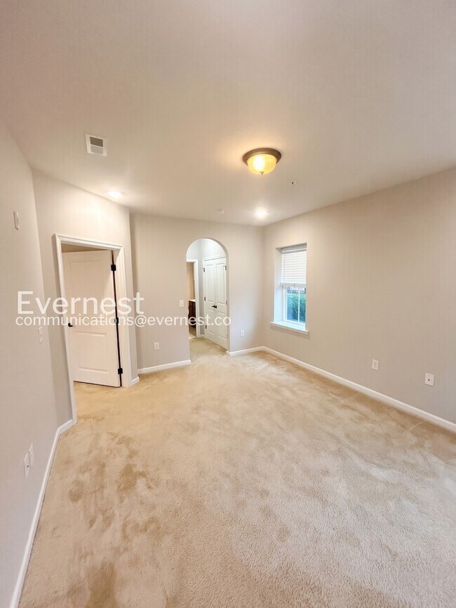 Building Photo - 14001 Briars Cir