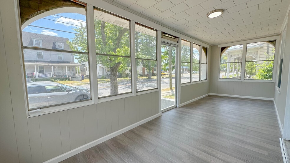 Building Photo - 808 E Main St