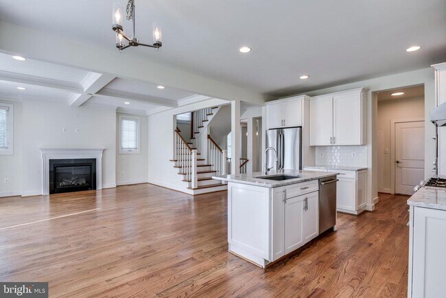 Building Photo - 6665 Fayette St