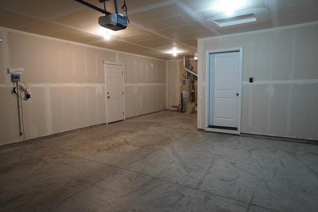Building Photo - 1701 W Crystal Falls Ave