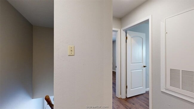 Building Photo - 2803 Longmire Dr