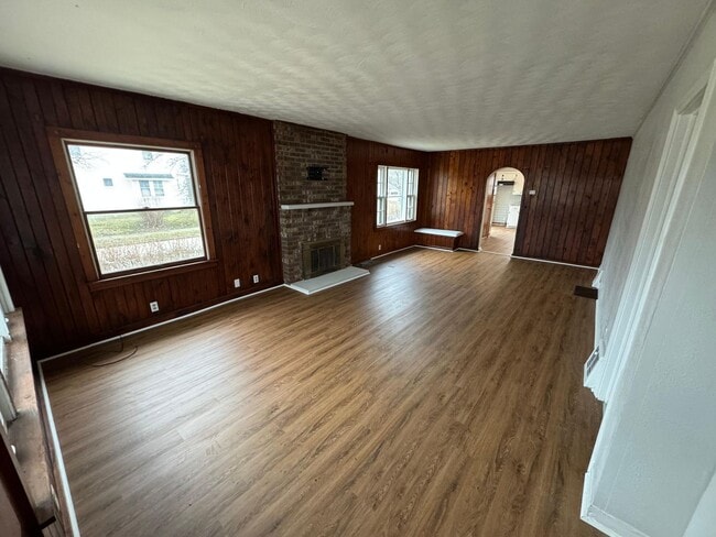 Building Photo - Newly renovated Tulip street