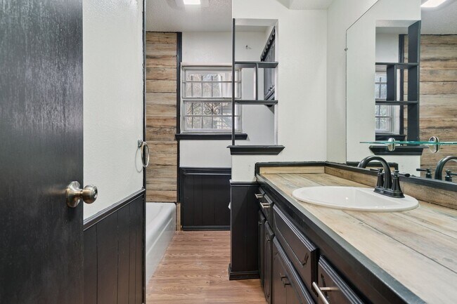 Building Photo - Charming 3-Bedroom Home Near OU Medical