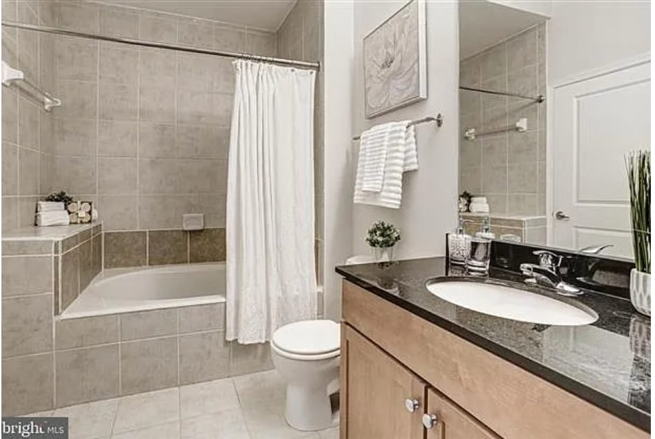 Building Photo - 309 Holland Ln