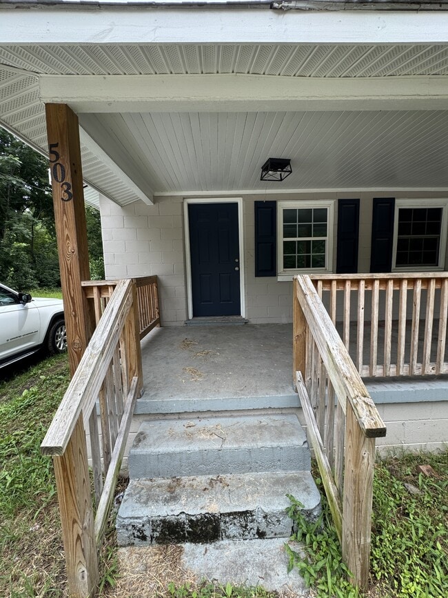 Building Photo - 503 Singletary St SE