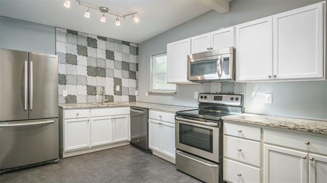 Building Photo - 2059 Dorothy Ln