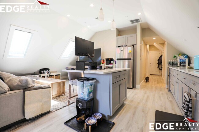 Building Photo - 131 Murdock St