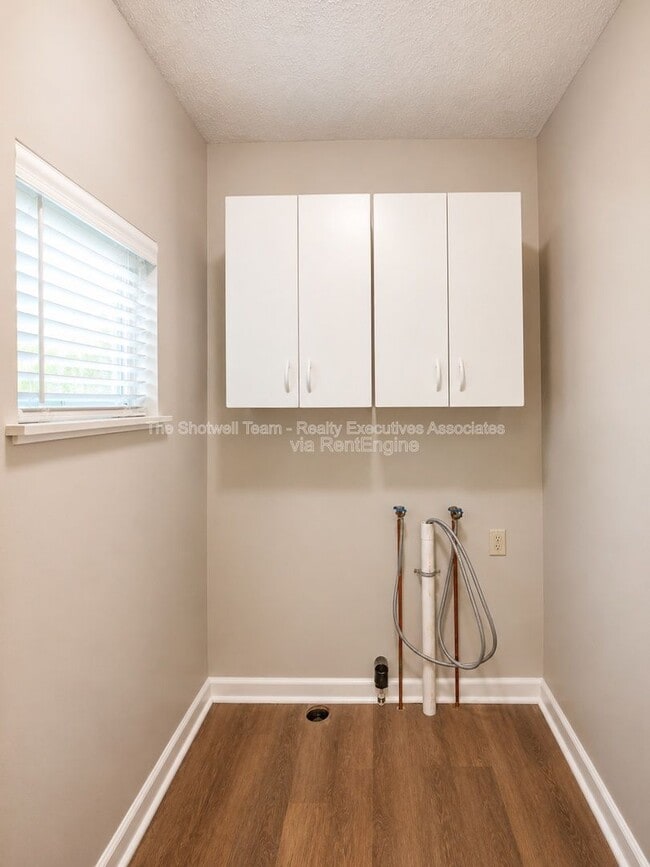 Building Photo - 2540 Larkwood Ln