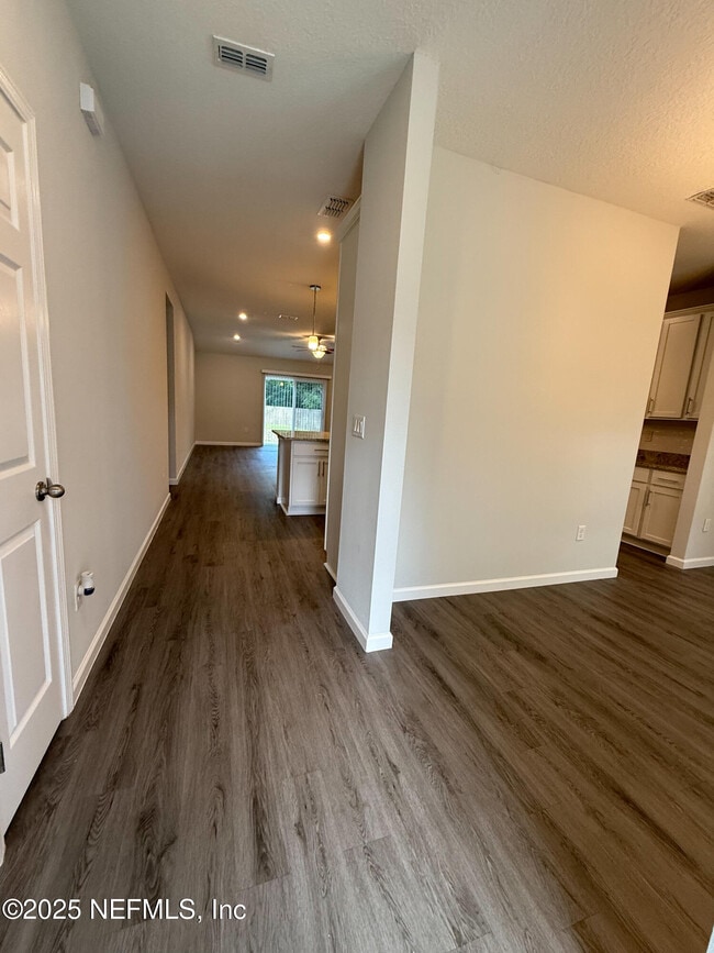 Building Photo - 3925 Peach Dr