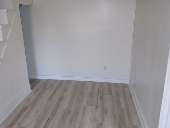 Building Photo - Spacious 1-Bedroom, 1-Bath Unit – 1,000 Sq...