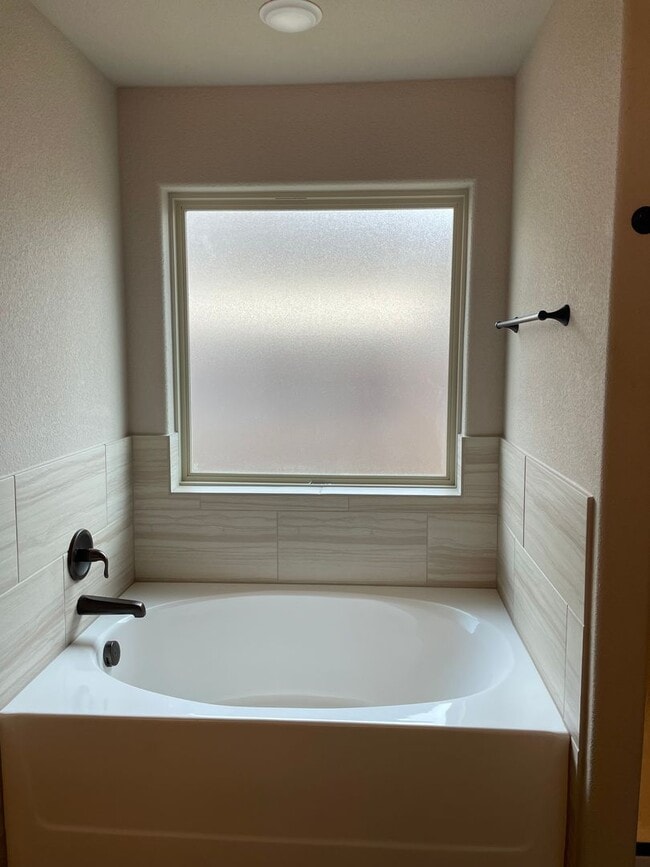 Building Photo - **NO PETS*** | Beautiful Single-Story 4 BR, 2.5 Bath | Covered Patio | Close to Fort Cavazos