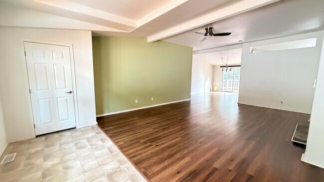 Building Photo - 25001 Rim Rock Rd