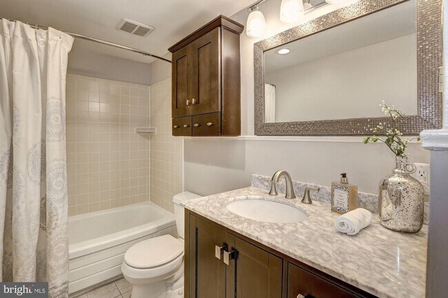 Building Photo - 1420 N St NW