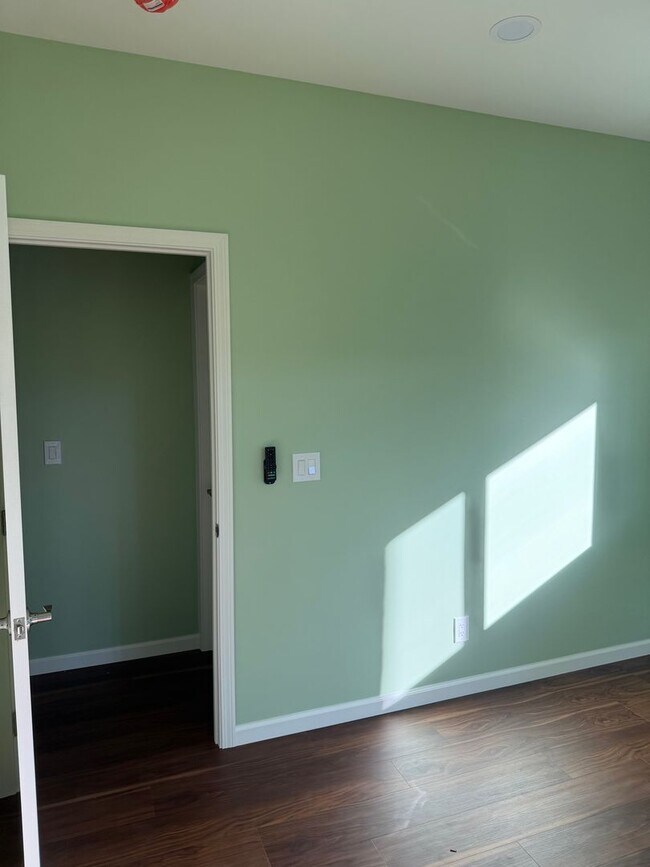 Building Photo - 1276 S Nahale Pl