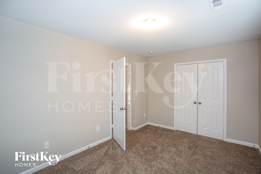 Building Photo - 4924 Abercromby St