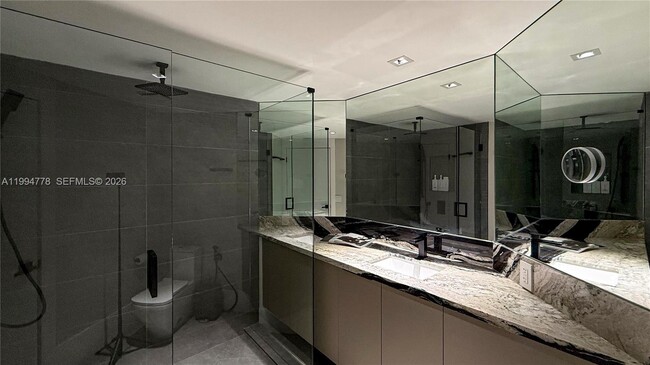 Building Photo - 2000 Island Blvd