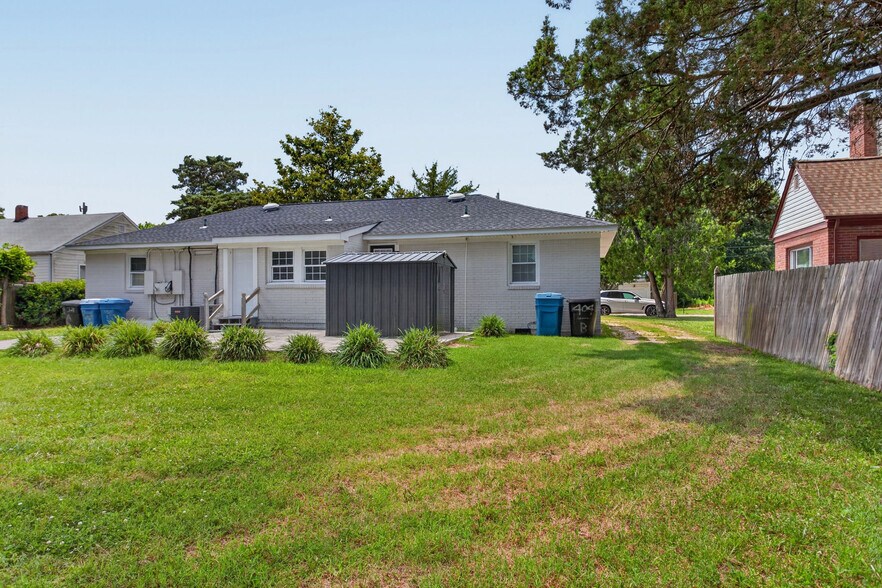 Building Photo - 404 Roselynn Ln