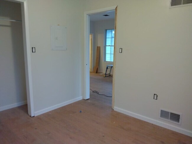 Building Photo - 1299 Porters Rd